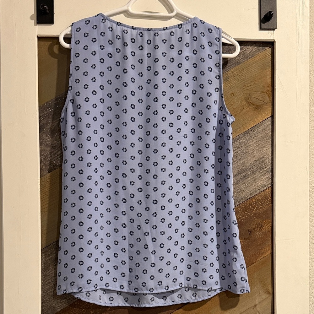LOFT Blue Floral Sleeveless Blouse - Picture 4 of 4